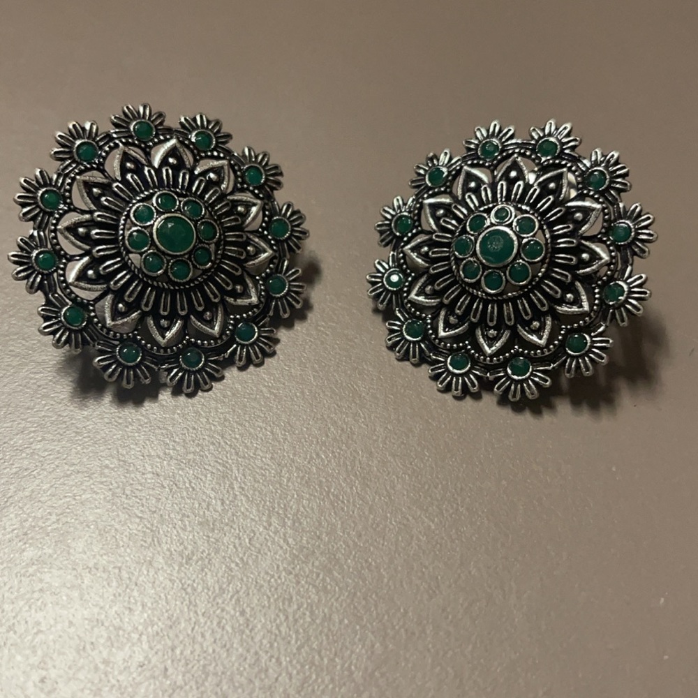 Studs - Picture 3 of 3